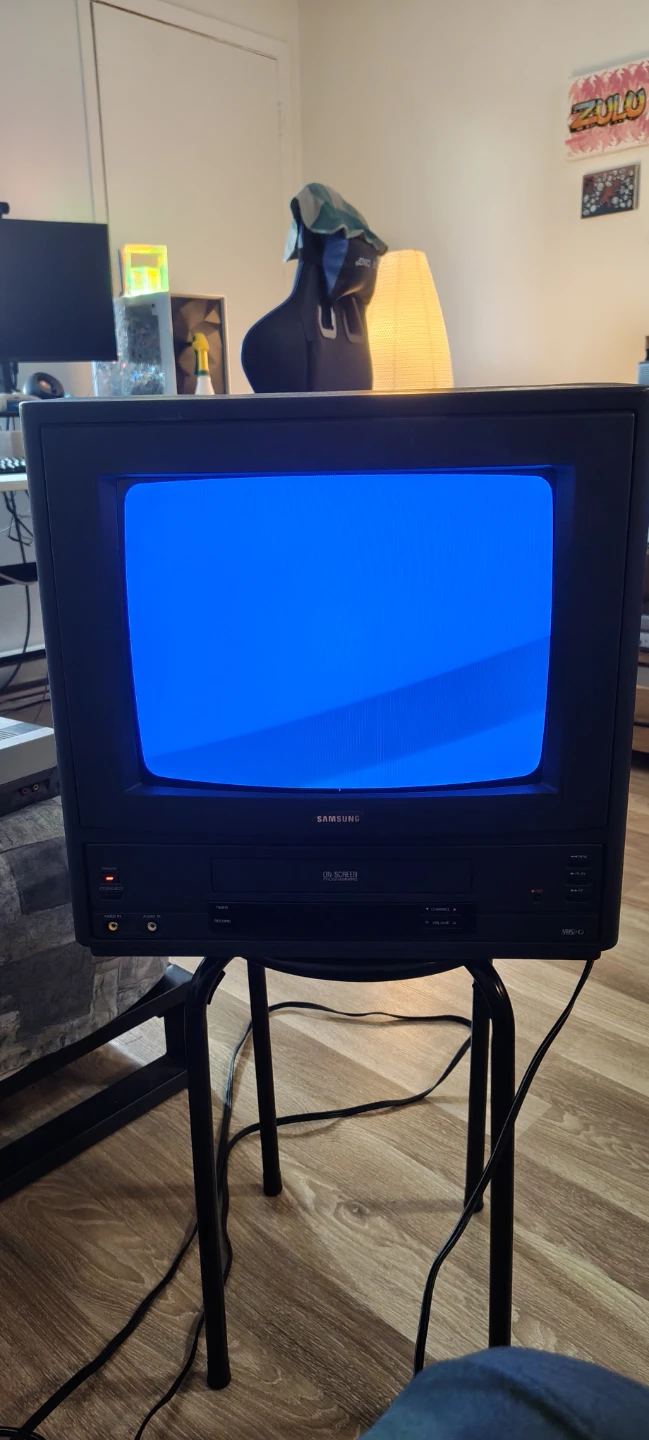 Samsung 13" TV + VCR combo - photo 2