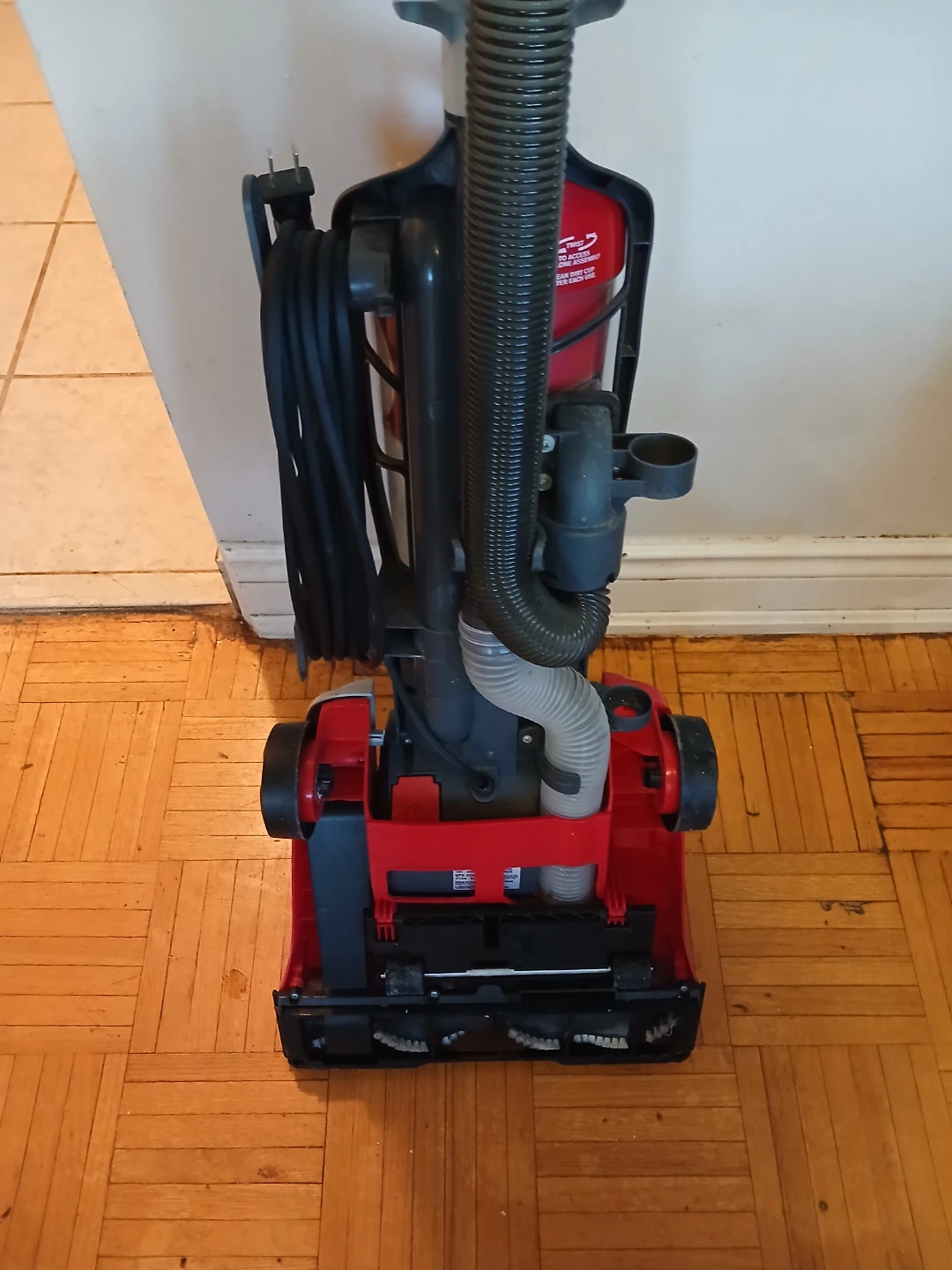 Dirt Devil Featherlite Bagless Vacuum Cleaner - photo 2