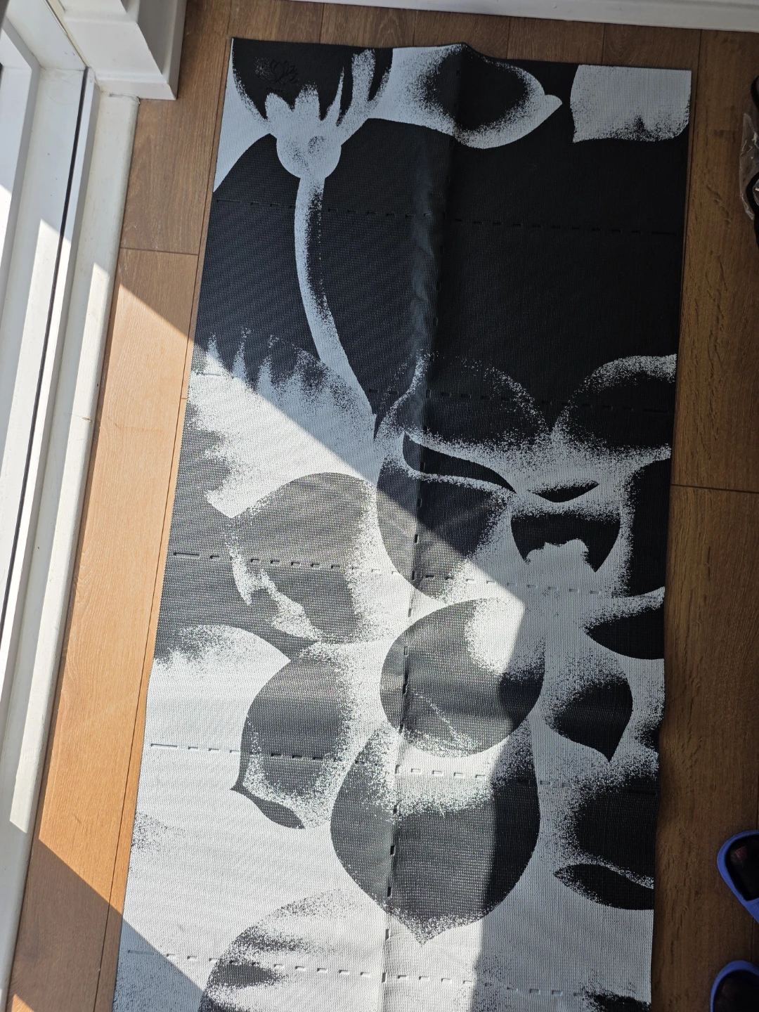 V3tec New Yoga Mat - Black & White Floral Design