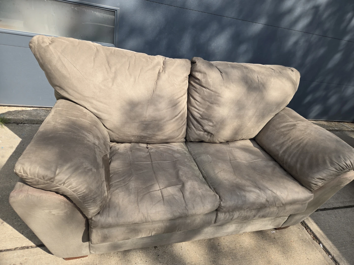Olive green lazyboy sofa & love seat - photo 2