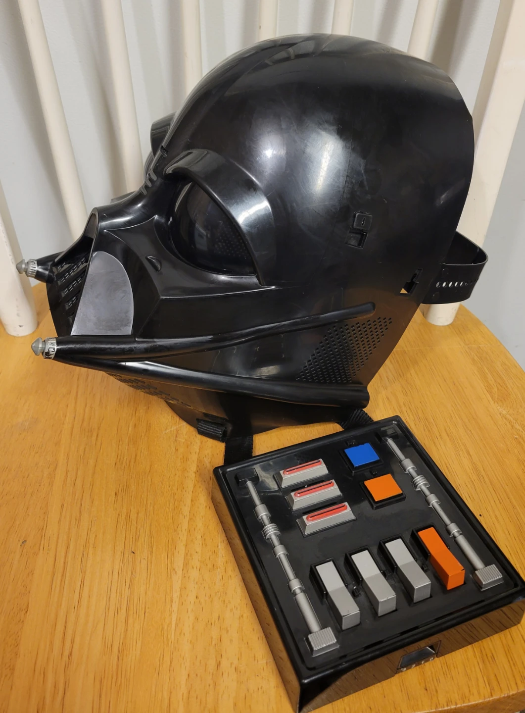 2004 Hasbro Star Wars Darth Vader voice changer mask - photo 2