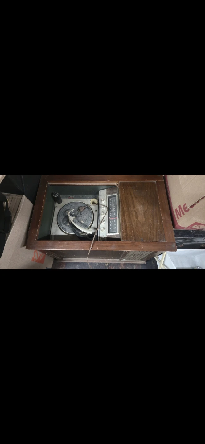 Vintage Record Player and Radio Combo - photo 4