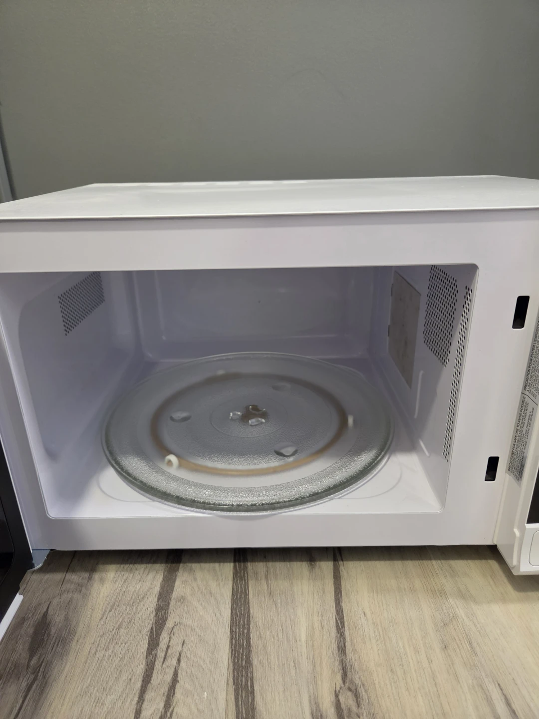 Microwave Oven - photo 4