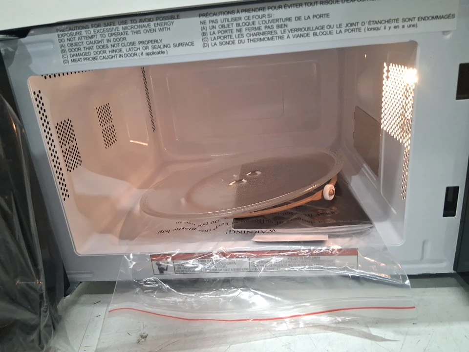 Chefman RJ55-7-V2-CA Countertop Microwave- New - photo 3