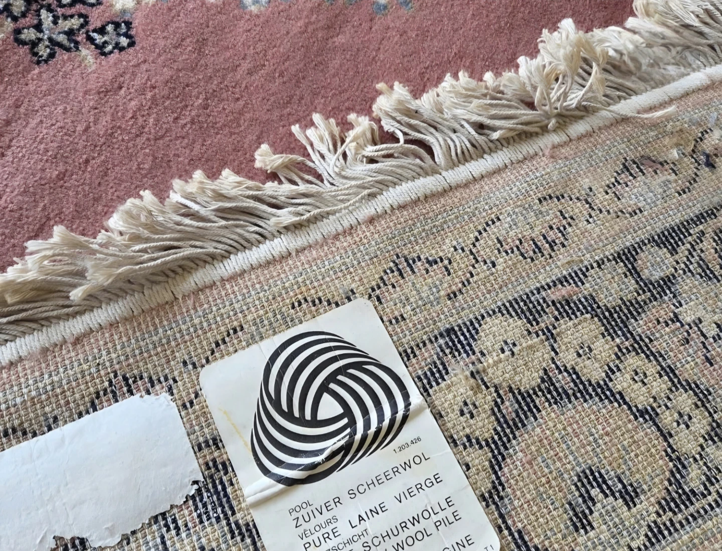 Large Coral Pink 100% Wool German Made Area Rug (94" × 66") - photo 4