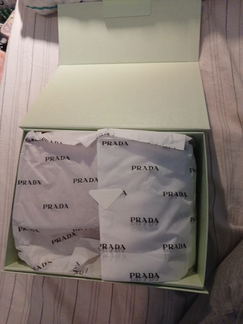 Prada gift box,  tissue and 2 envelopes - photo 3