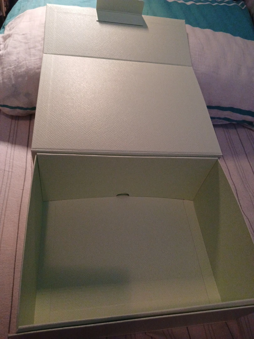 Prada gift box,  tissue and 2 envelopes - photo 5