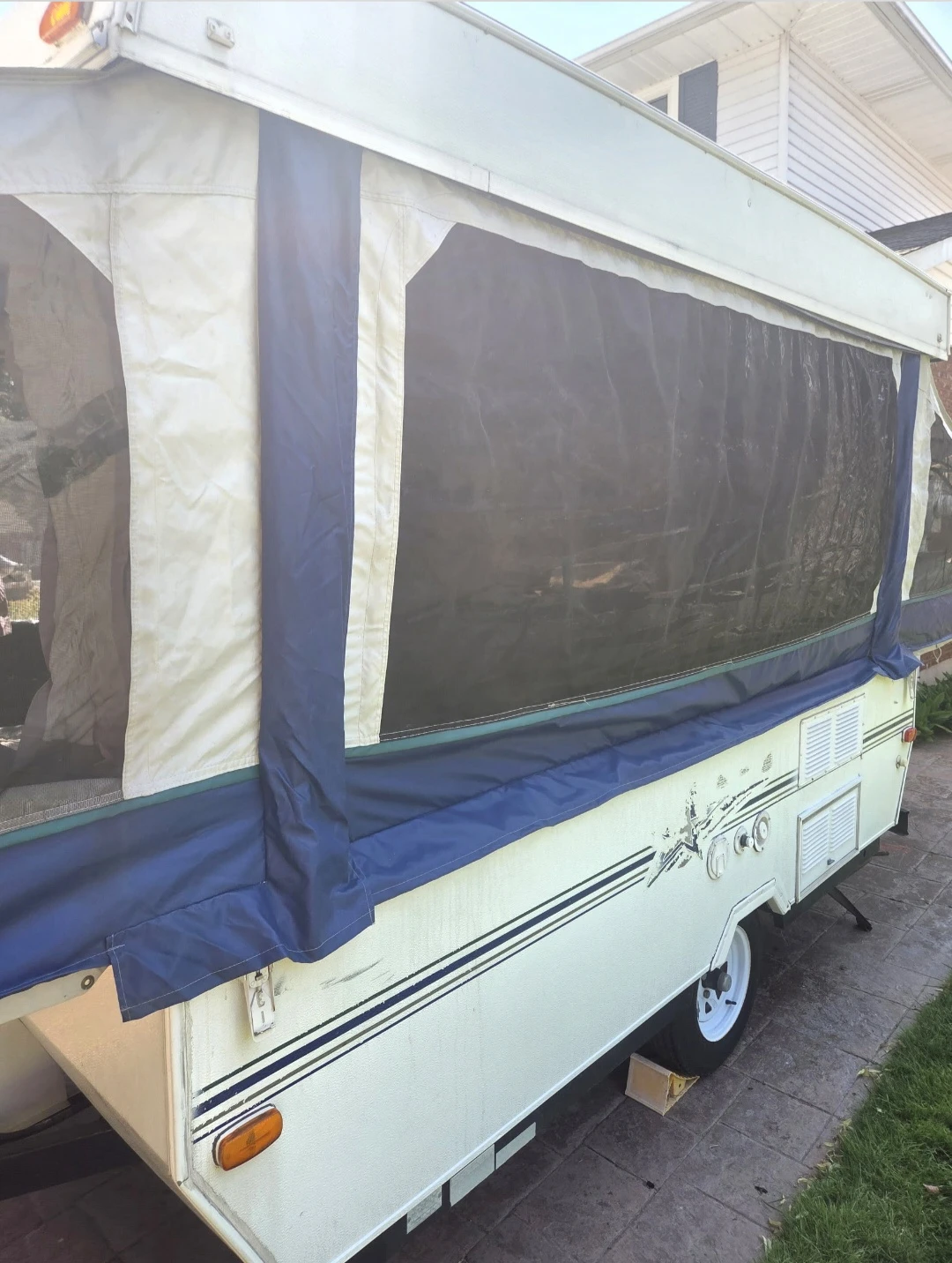 Popup trailer excellent condition for 2000 - photo 3