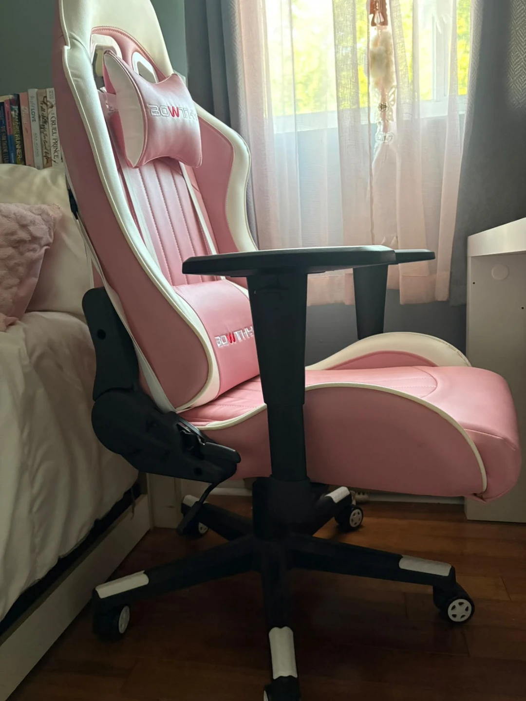Bowthy Pink Gaming Chair - photo 3