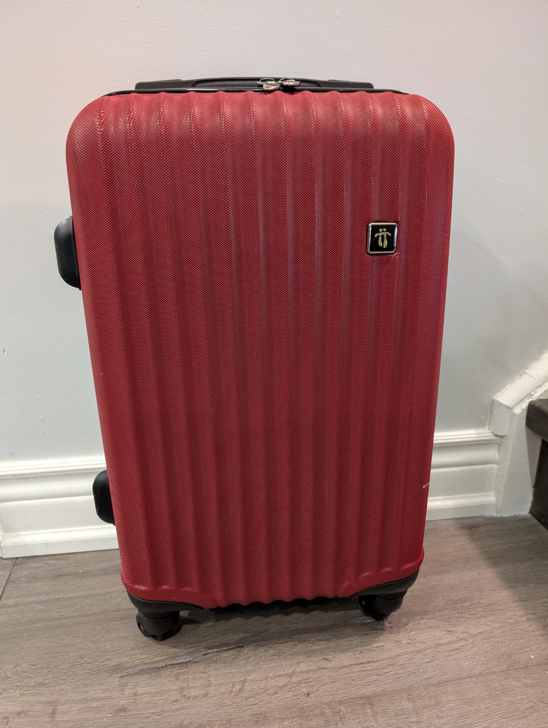 EUC - Totto Cabin / Carry-On Red Luggage - photo 2