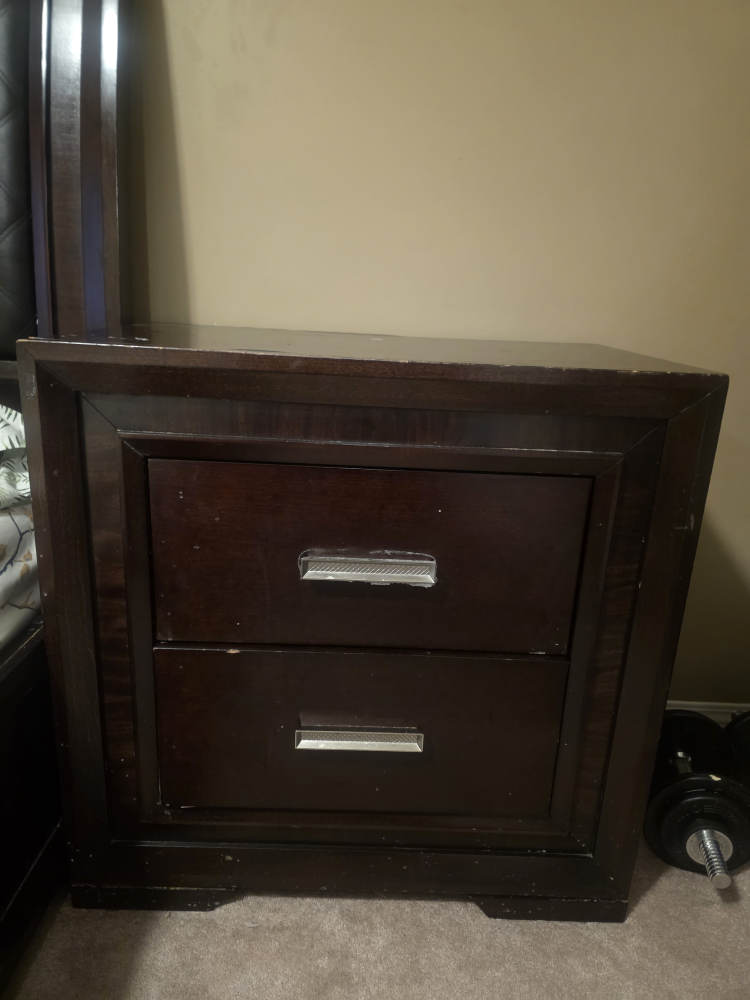 king size bed with 2night stands and dresser