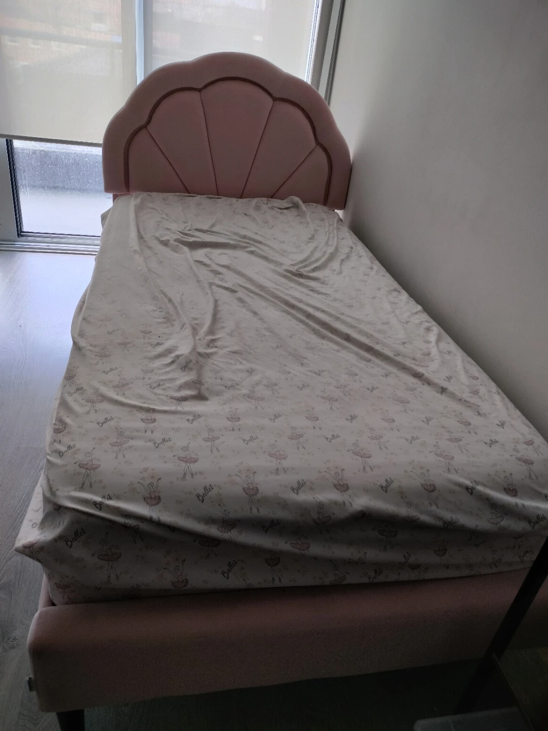 Pink Velvet Twin Bed Frame with Scallop Headboard - photo 2