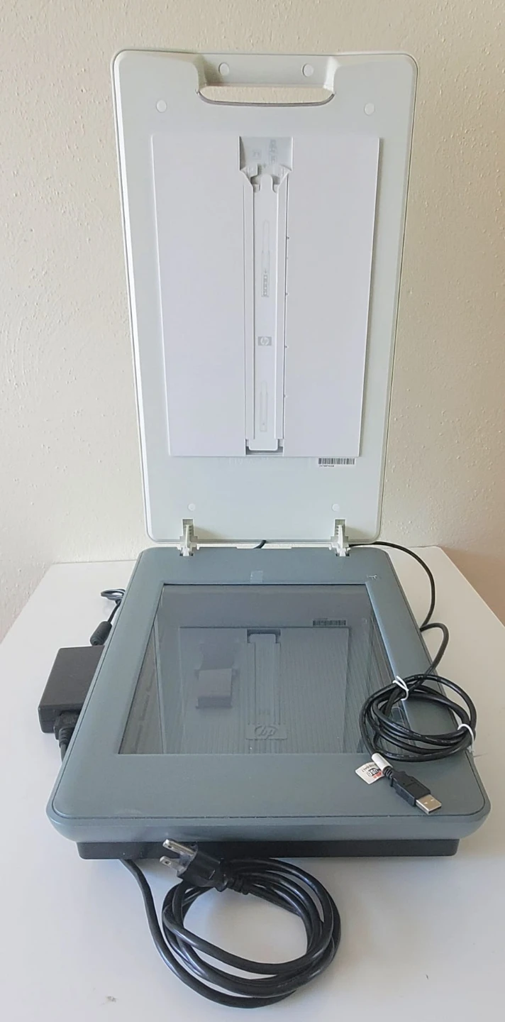 HP Scanjet G4010 Photo Scanner - Like New - High Resolution - photo 2