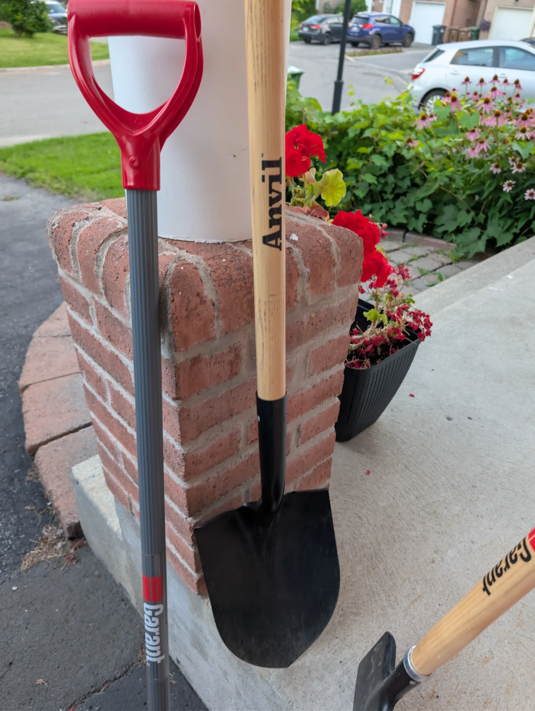 Garant Snow Pusher & Anvil Shovels - photo 2