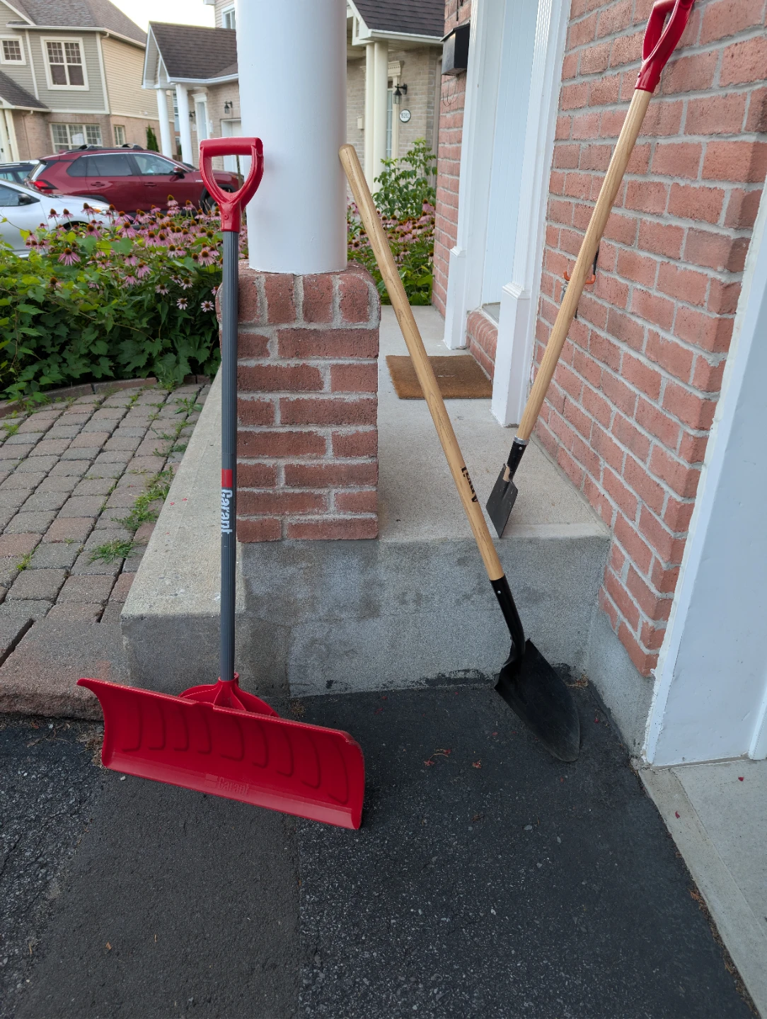 Garant Snow Pusher & Anvil Shovels - photo 3