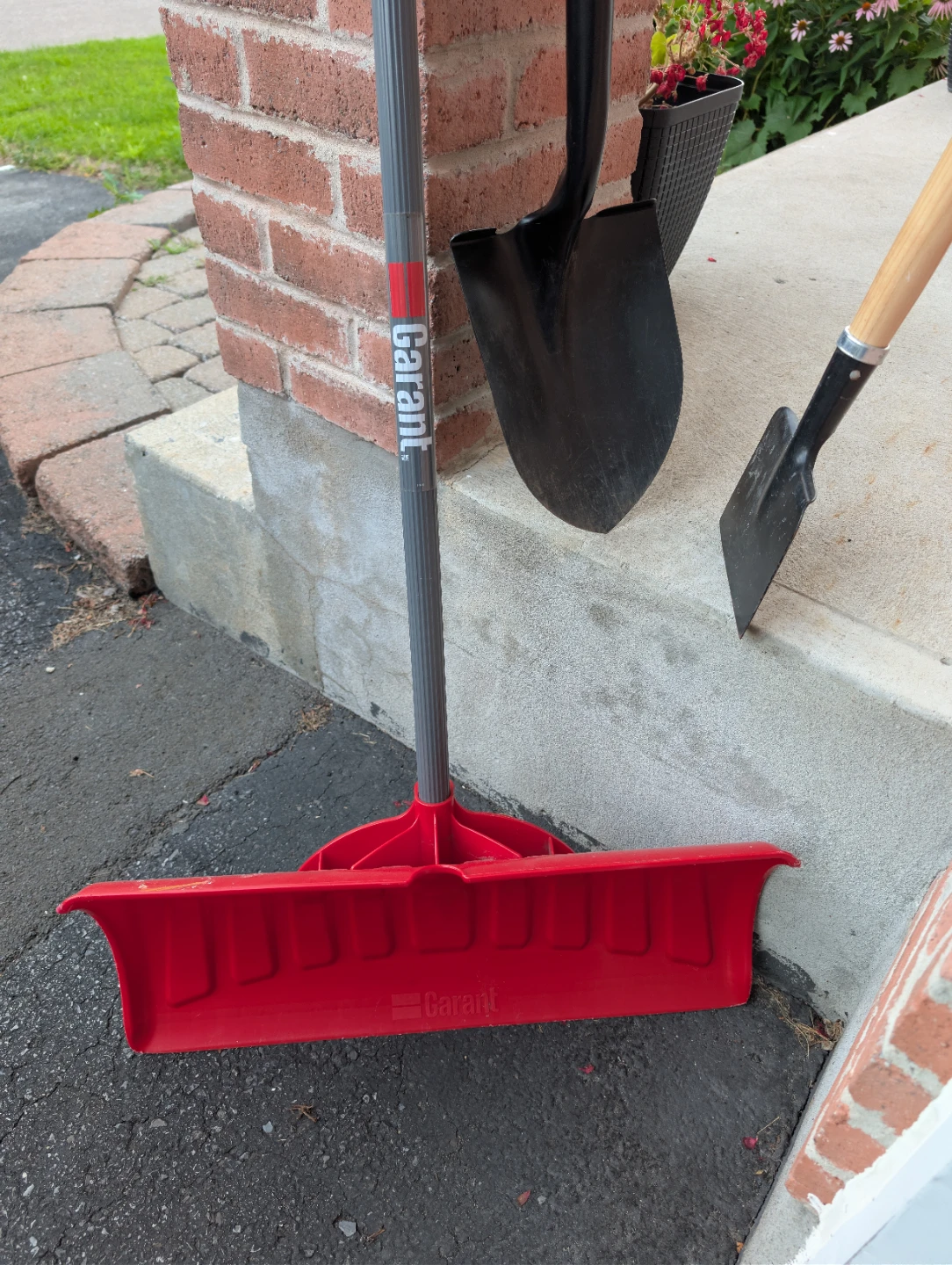 Garant Snow Pusher & Anvil Shovels - photo 4