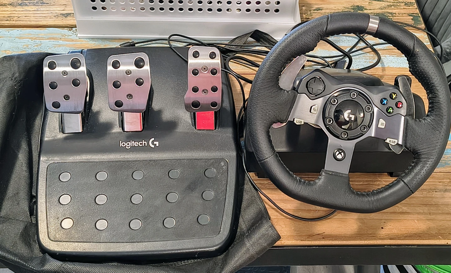 Logitech G920 Driving Force Racing Wheel & Pedals for Xbox/PC - photo 4