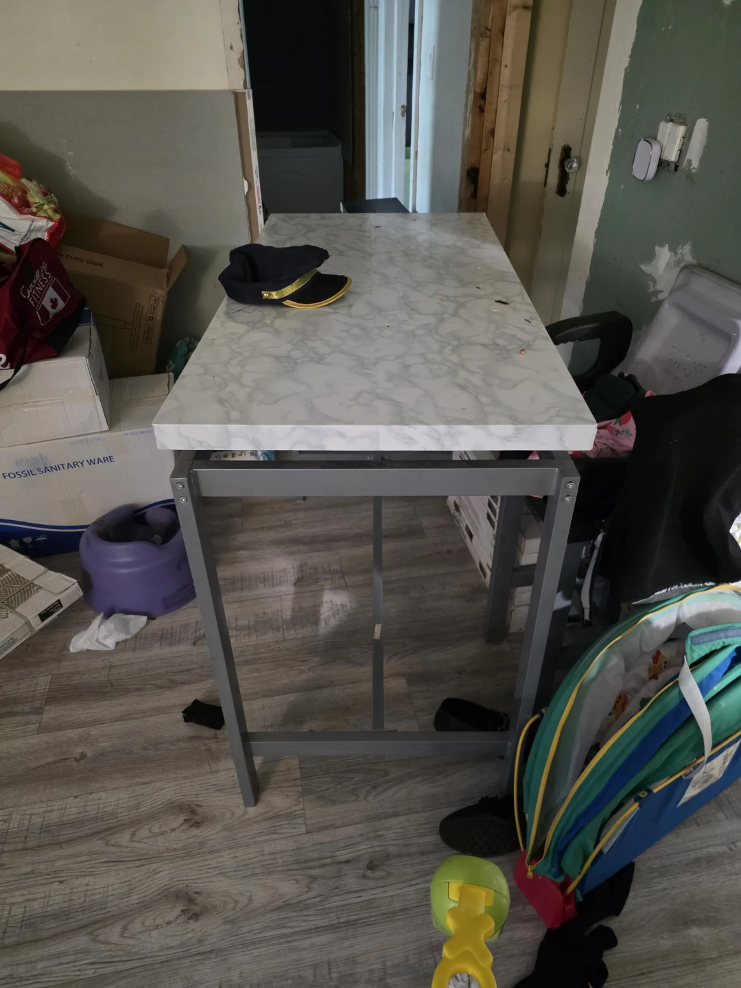 Table Set with 4 Black Counter Stools