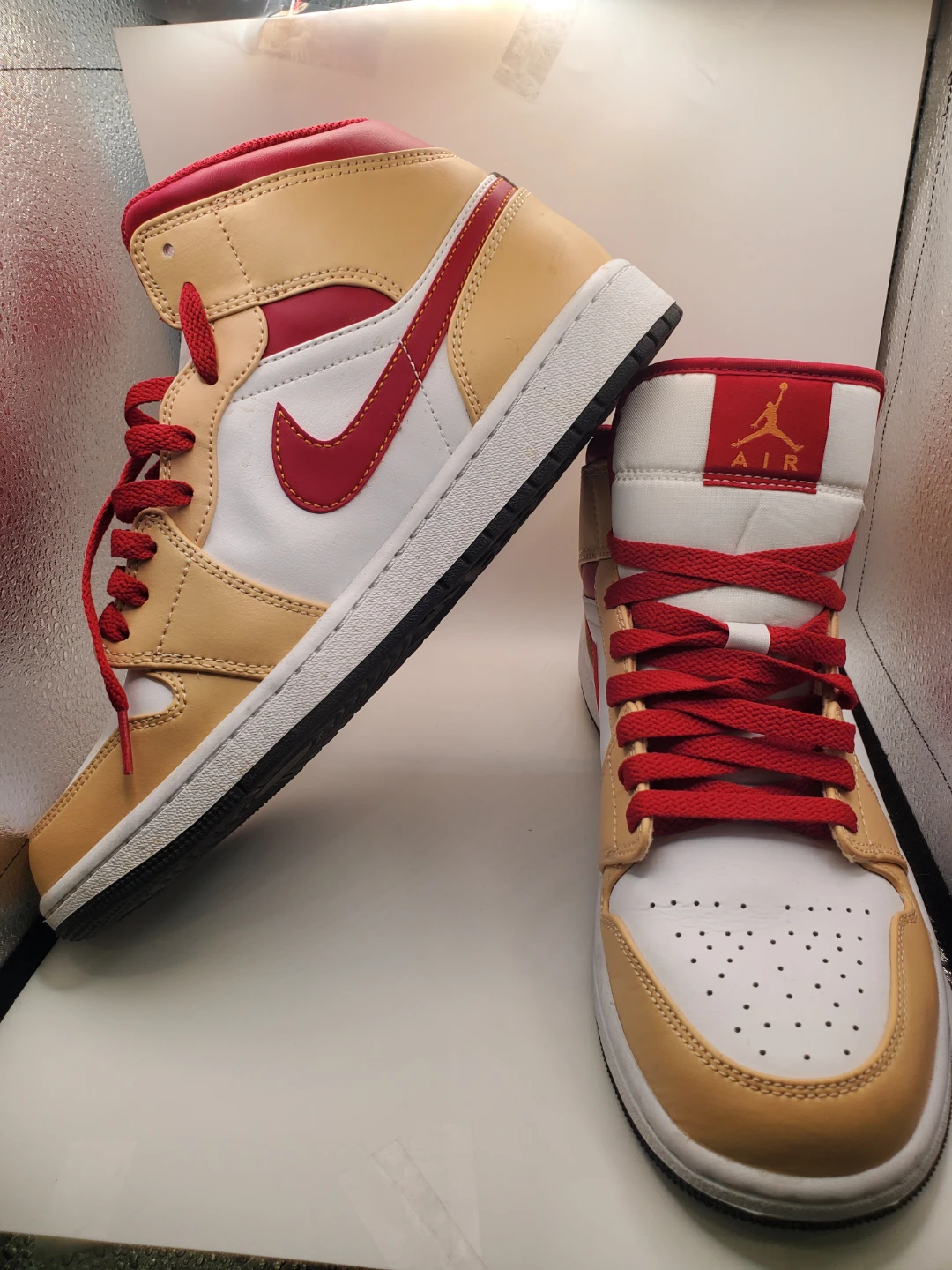 Air Jordan 1 Mid White Onyx Light Curry Size 9.5