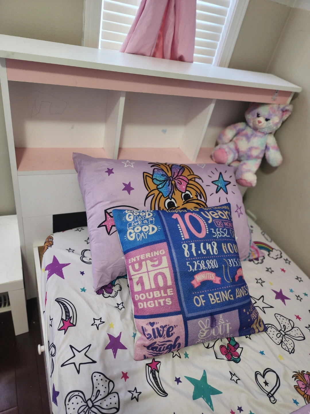 Girls Twin bed with storage drawers