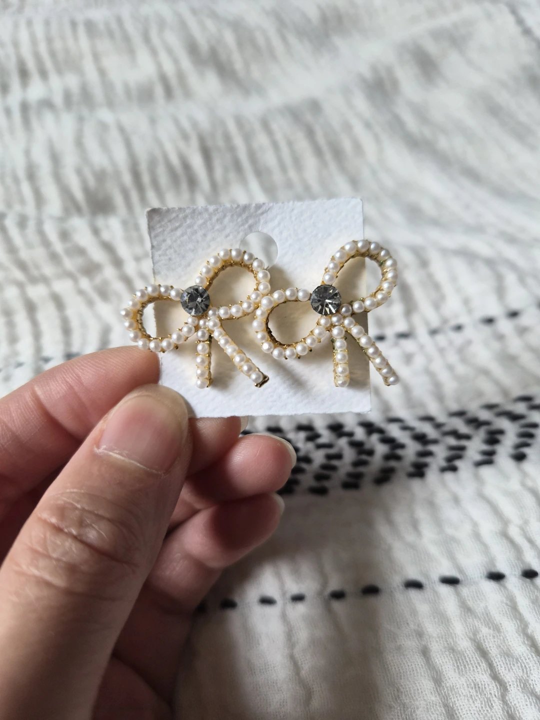 Bow Pearl Earrings with Rhinestones