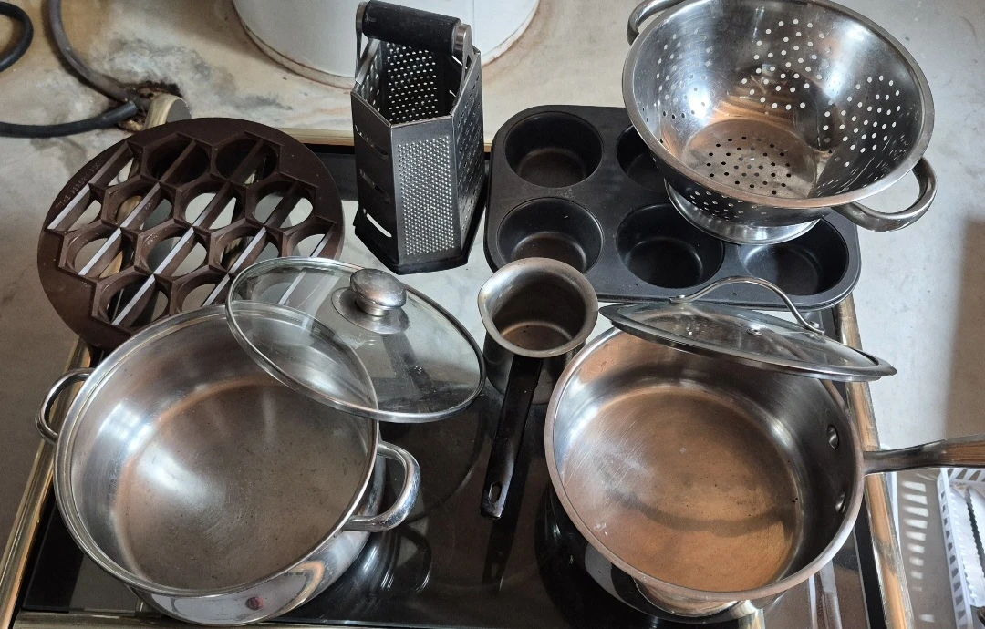 Kitchenware Bundle - Pots, Grater, Muffin Tin & More