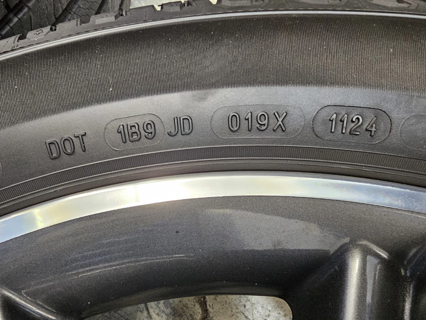 FORD EDGE O.E.M RIMS AND ALL SEASON TIRES 245/50 R20 - photo 5