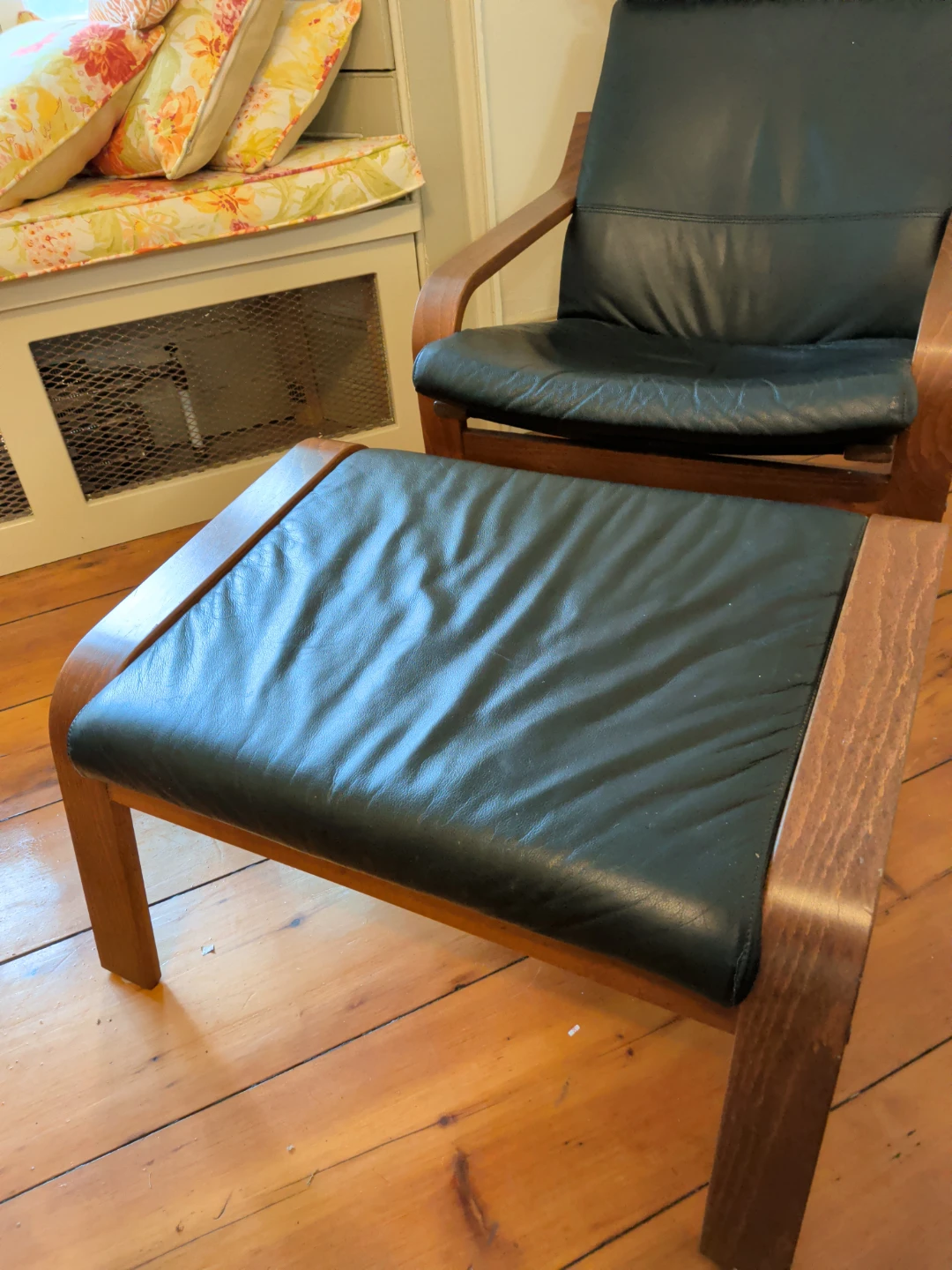 Black Leather Lounge Chair and Ottoman Set - photo 3