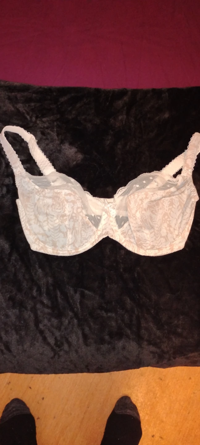 32l size bra. Nice design