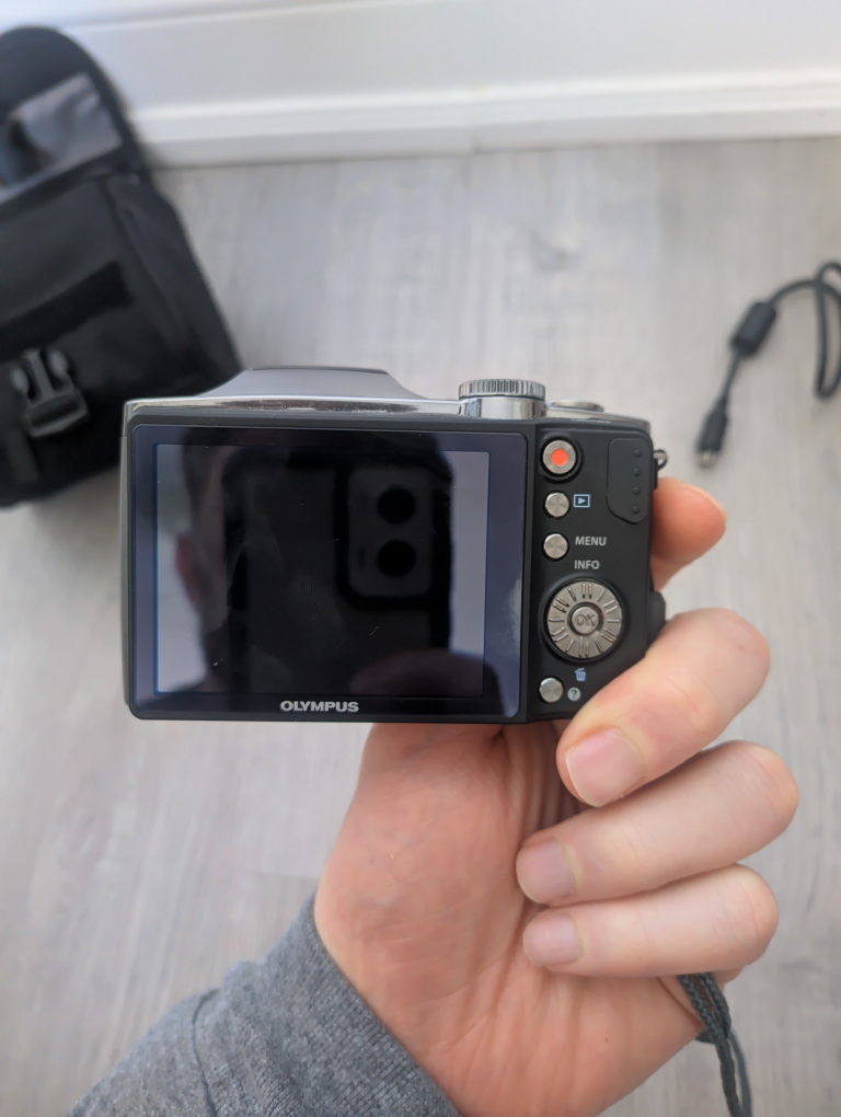 Olympus SZ-30MR 16MP Digital Camera with Case - photo 3