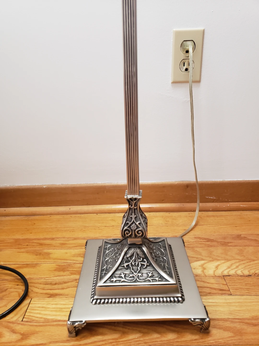 Traditional Floor Lamp with Decorative Accents - photo 4
