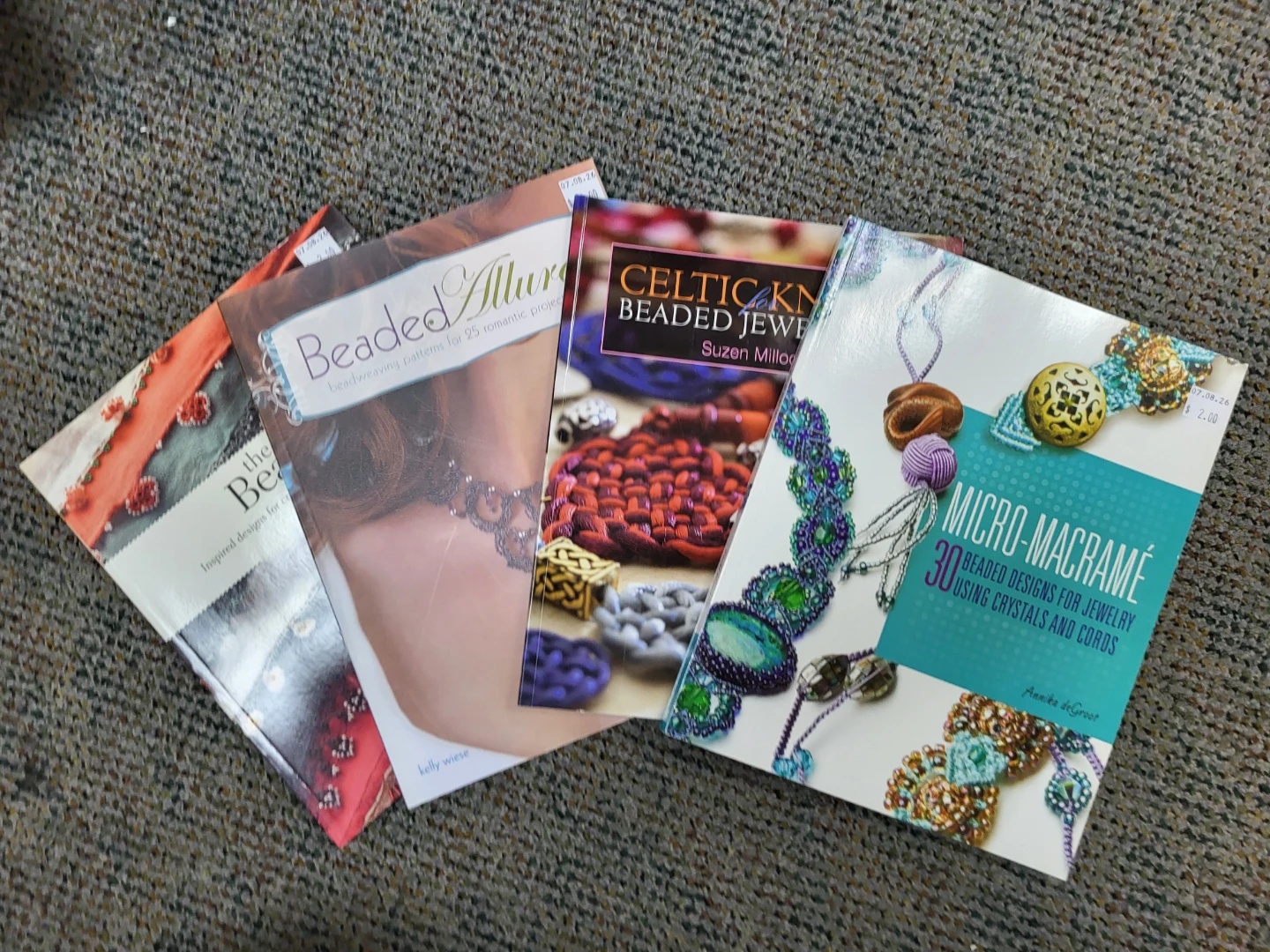 Set of 8 Beading and Jewellery Making Books - photo 3