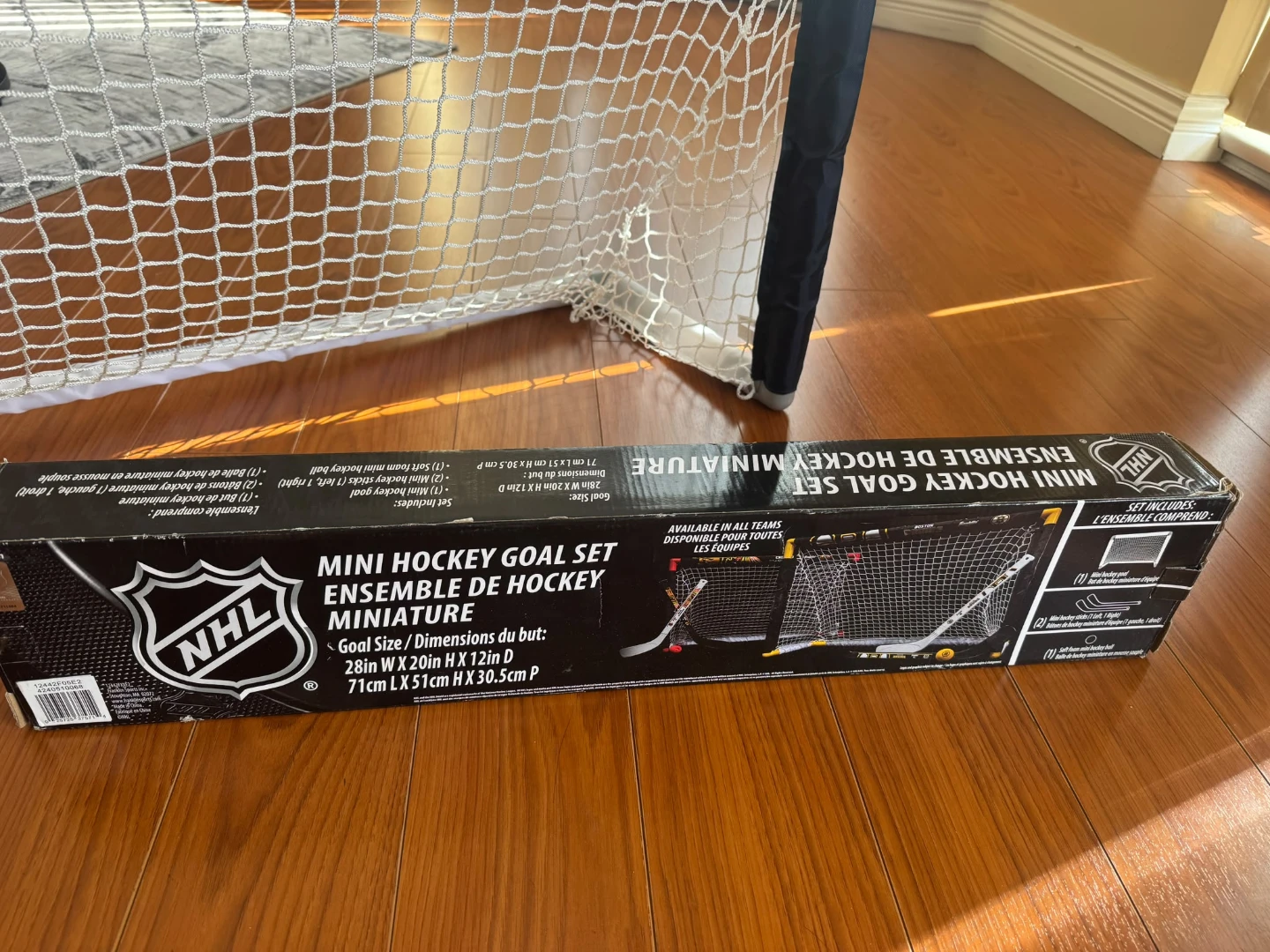 Vancouver Canucks Mini Hockey Goal Set with Sticks - photo 4