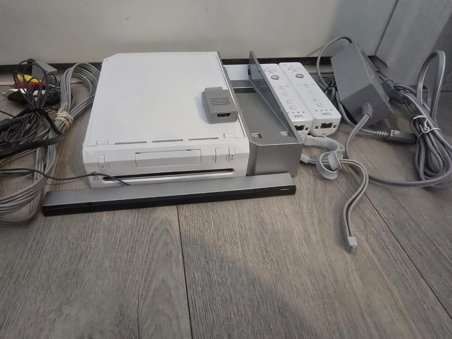 Wii Bundle + HDMI Adapter & Cable - photo 2