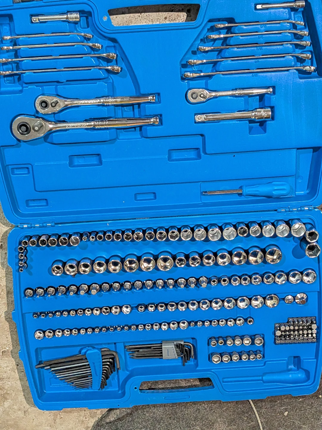 Mastercraft 233 Piece Mechanics Tool Set - photo 3
