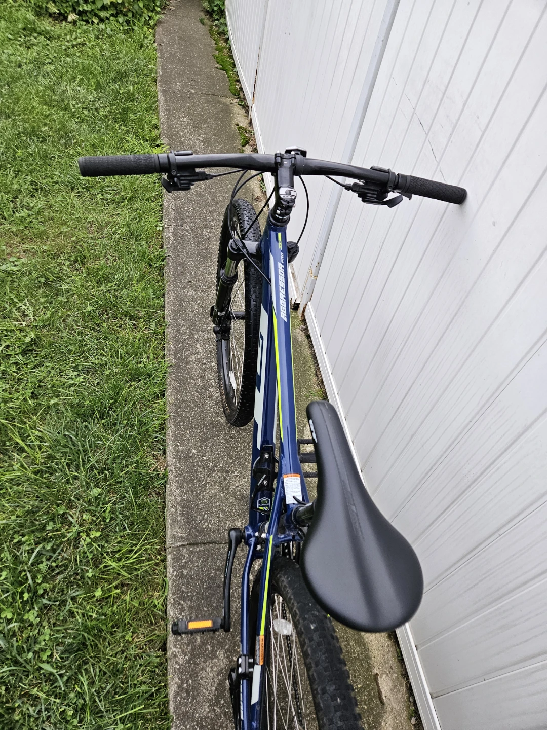GT Agressor Pro Mountain Bike - photo 5