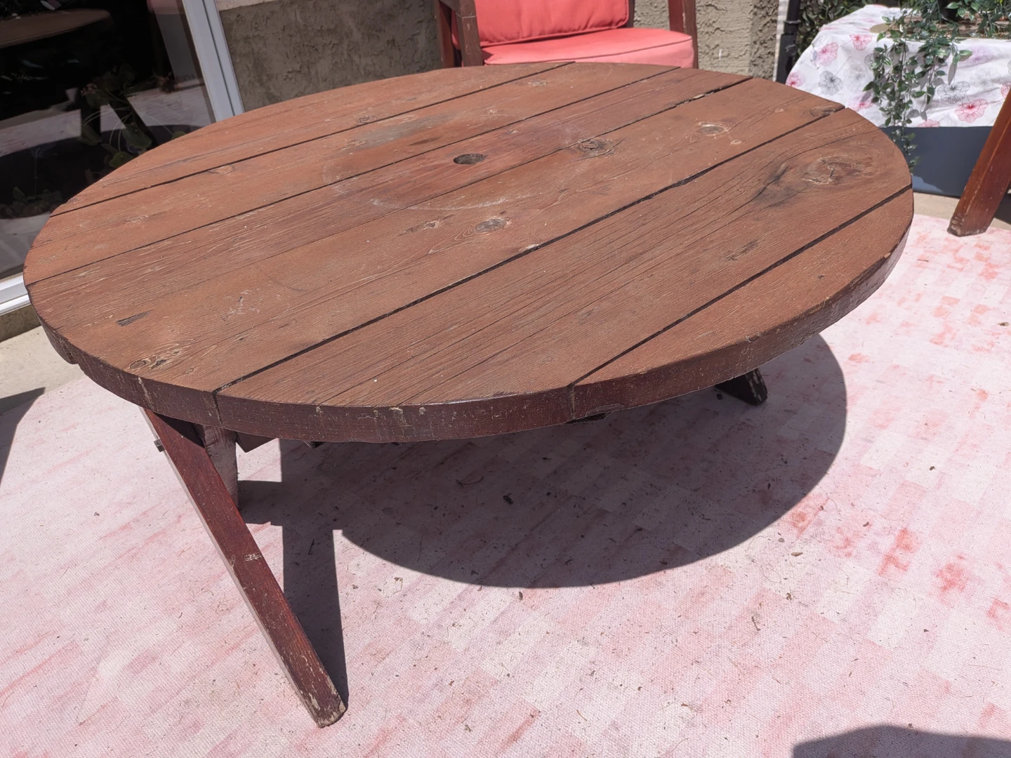 4 Wooden patio chairs with red cushion and table - photo 3