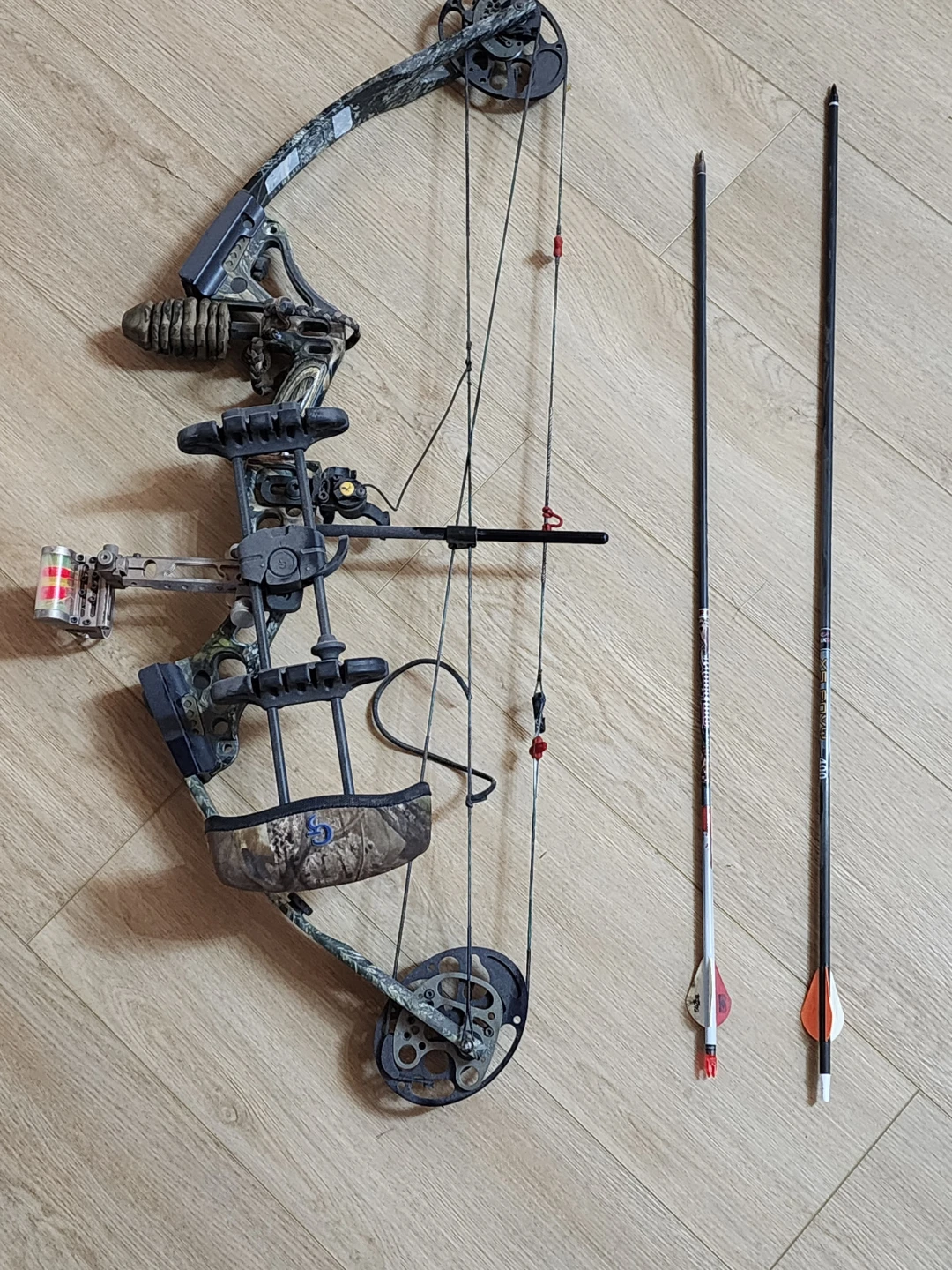 Browning Mirage 1.5 Compound Bow with Arrows