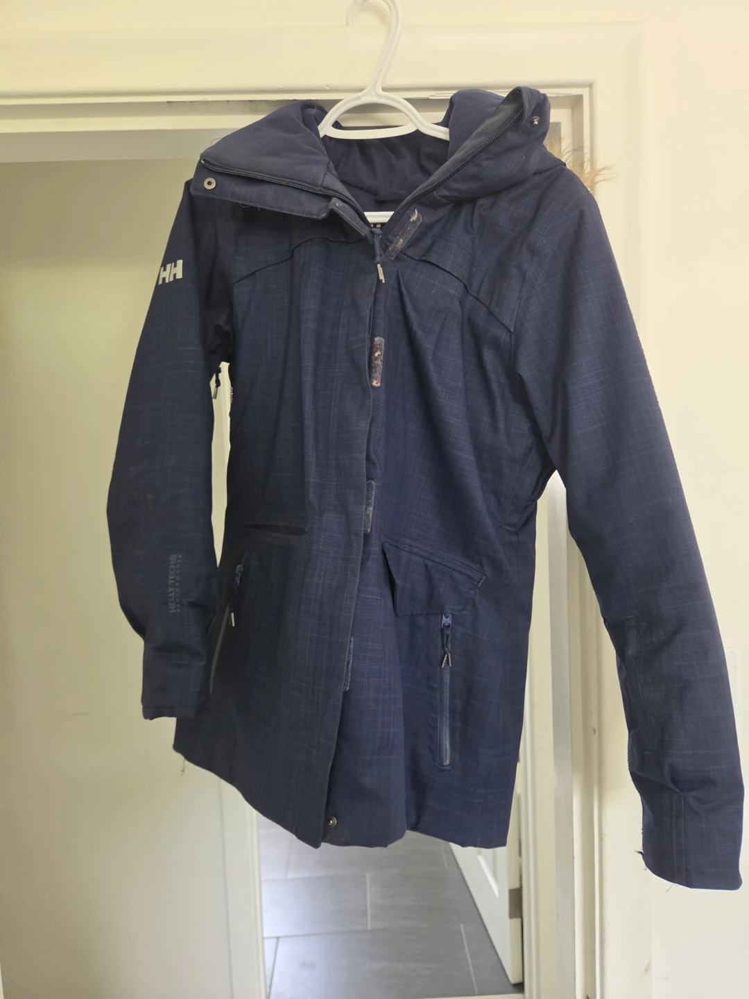 Helly Hansen Navy Parka with Fur Hood - Size Small - photo 4