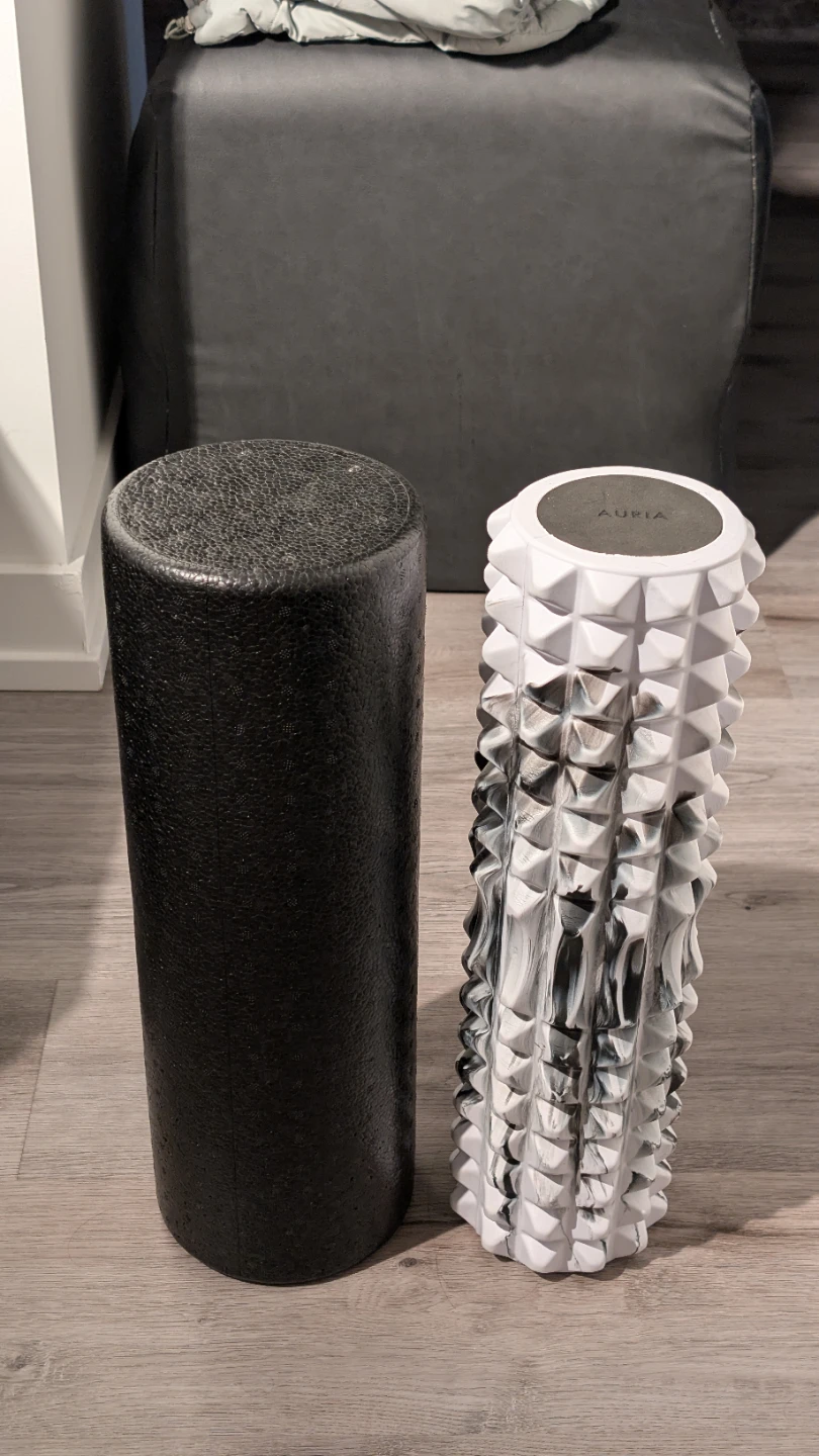 2 Foam Rollers (1 Black, 1 Auria Textured)