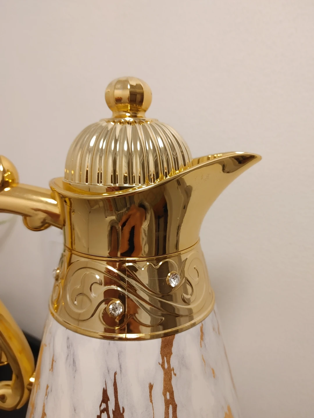 Gold and White Thermos - photo 4