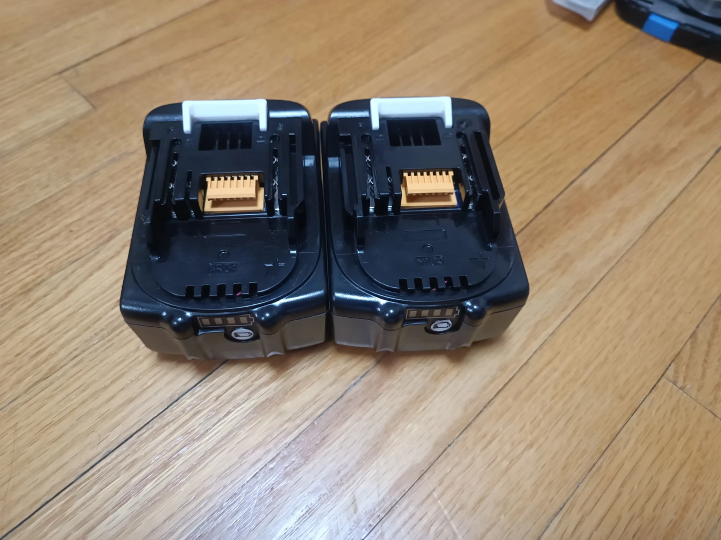 2x 18V Li-ion 6.0Ah Batteries - photo 2