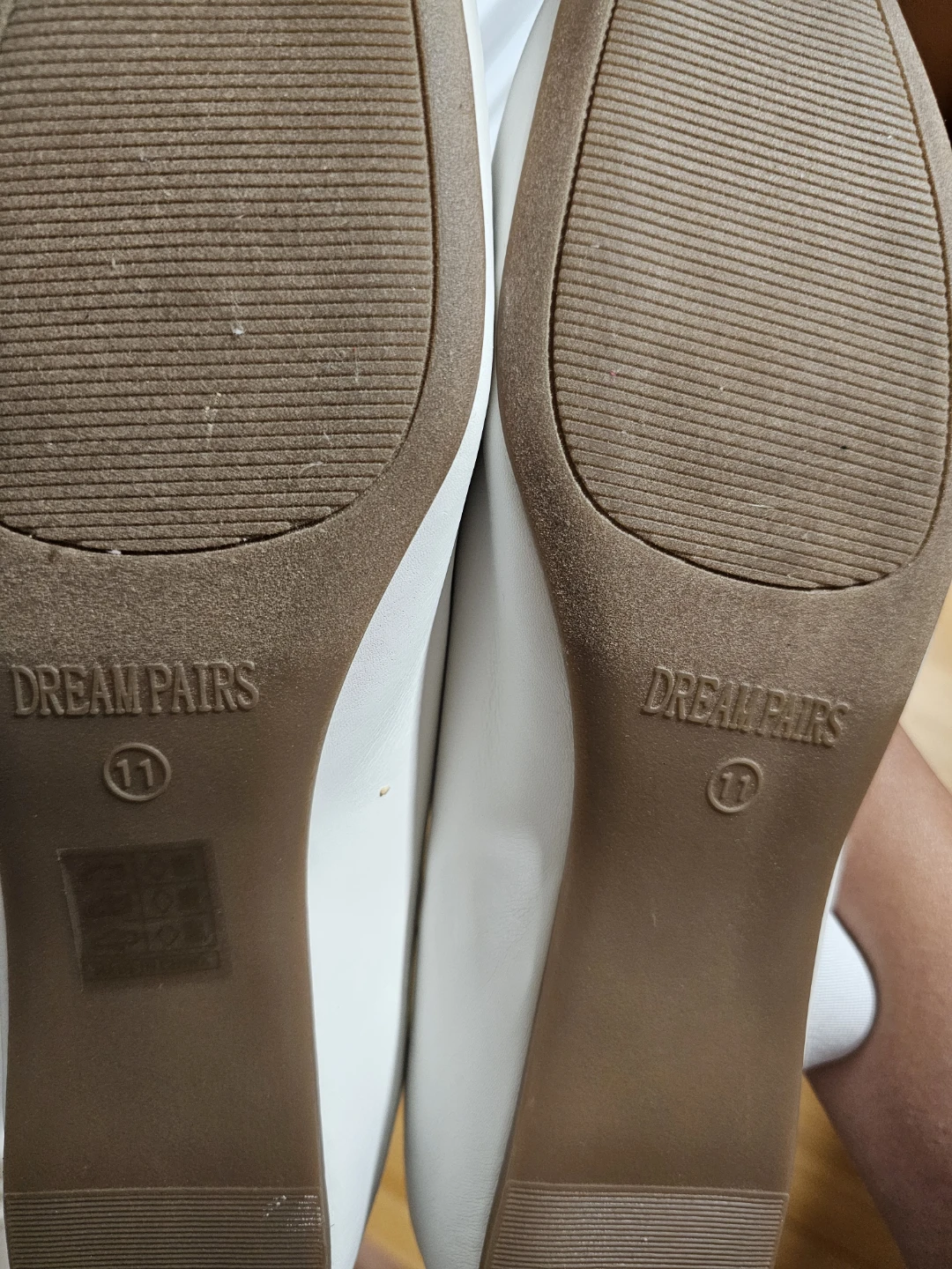 Dream Pairs White Ballet Flats Size 11 - photo 2