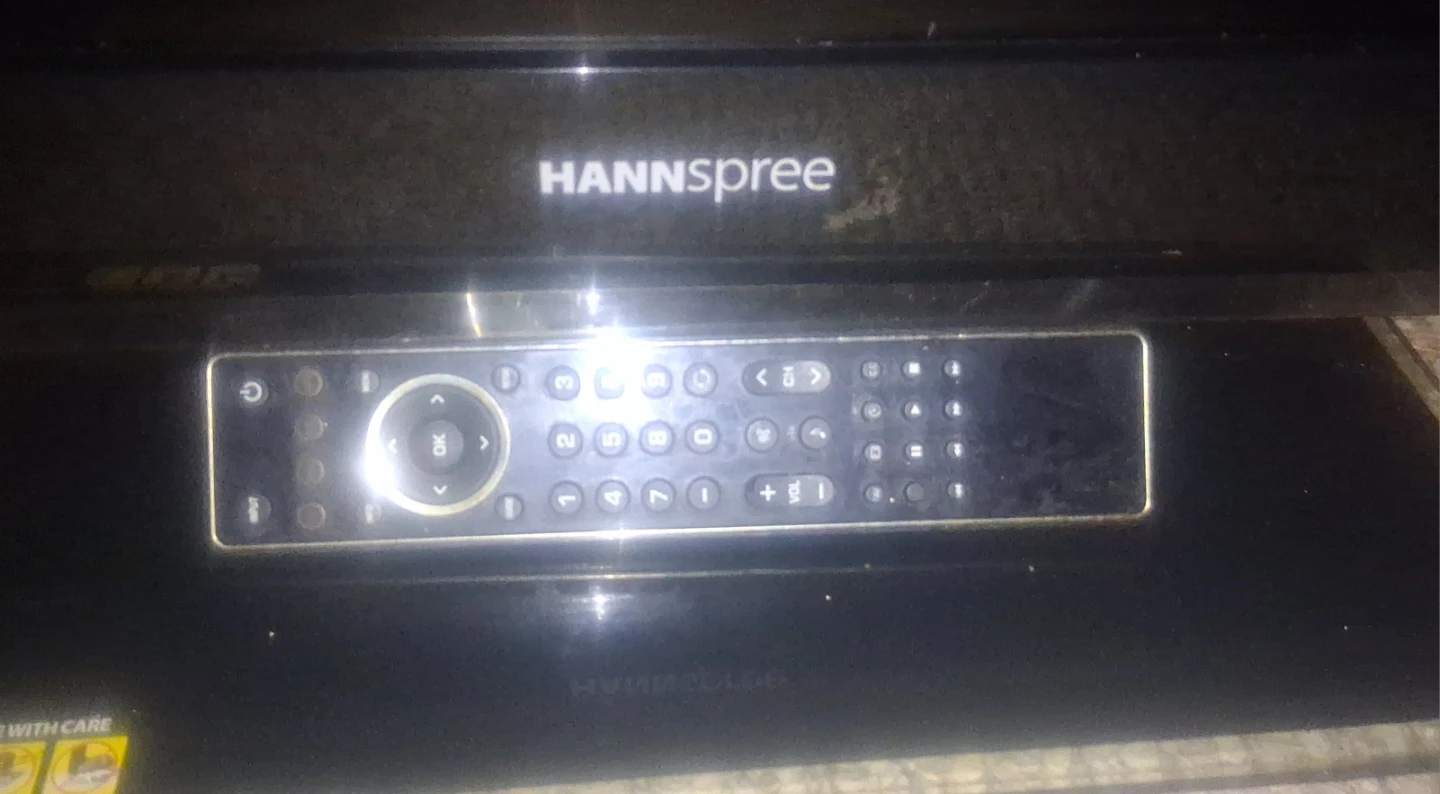 Hannspree flat-screen with remote control - photo 2