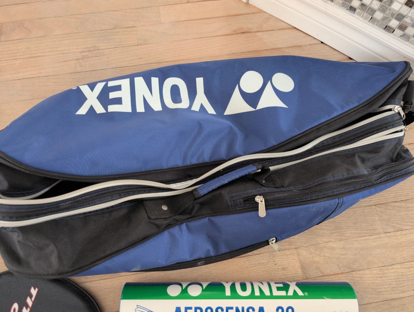 Yonex Carbonex Badminton Racquet with Cases and Shuttlecocks - photo 5