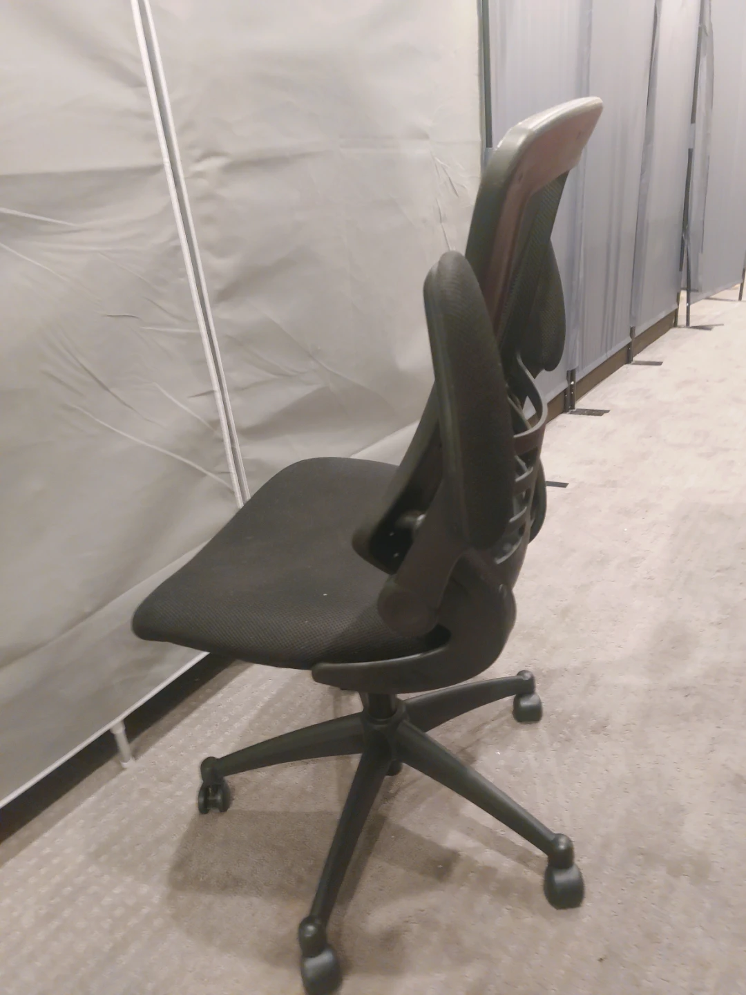 Black Ergonomic Mesh Office Chair - photo 4