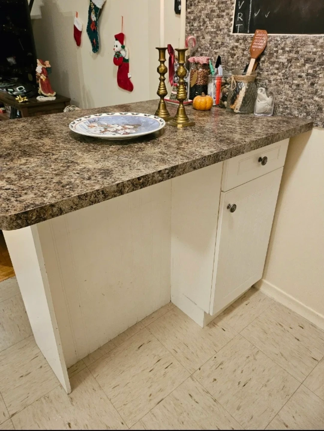 Kitchen / Dining Room Island - photo 3