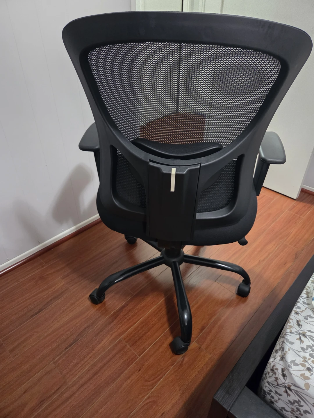 Black Mesh Office Chair - photo 2