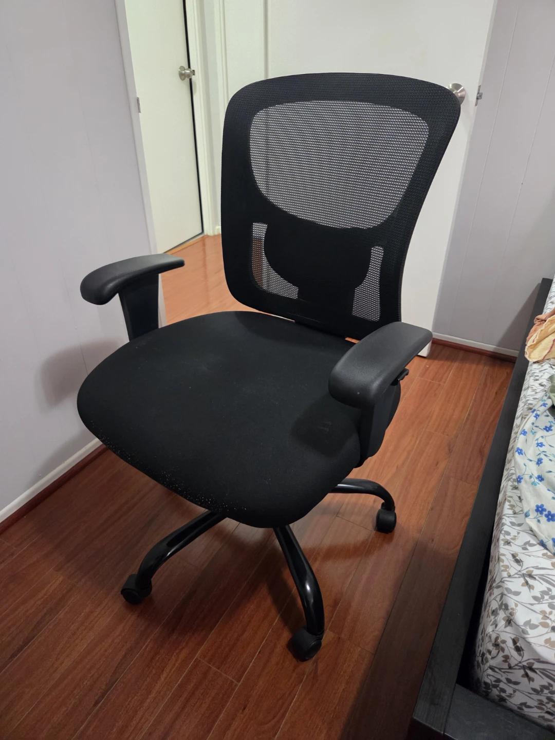 Black Mesh Office Chair - photo 3