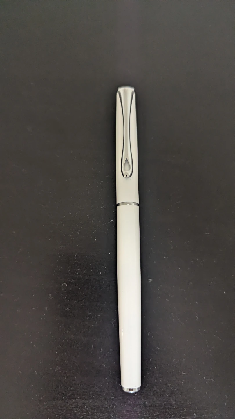 Diplomat Traveller Fountain Pen (White, Medium)